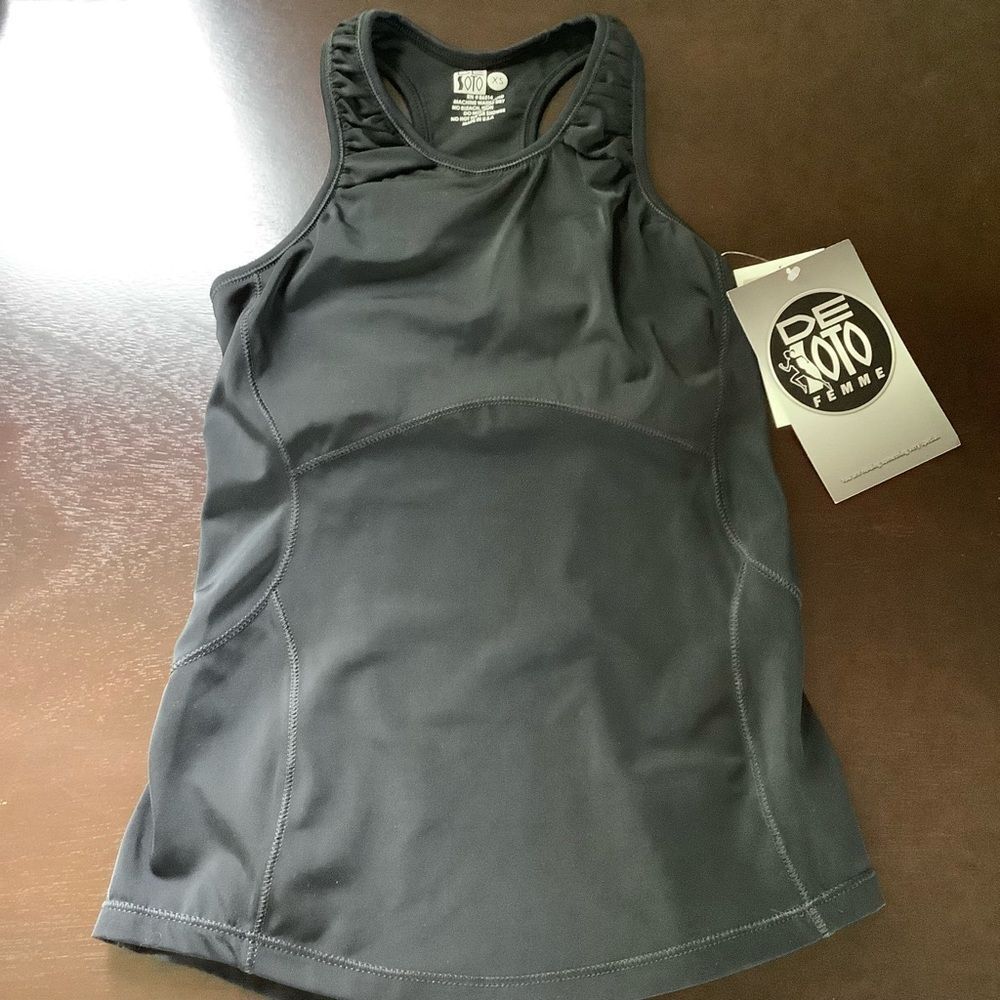 DE SOTO FEMME T-Back Sport Top